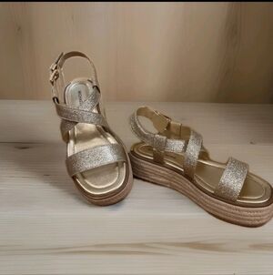 Michael Kors Lynn Leather Buckled Pale Gold Espadrille Sandals 7.5-NWT and Box